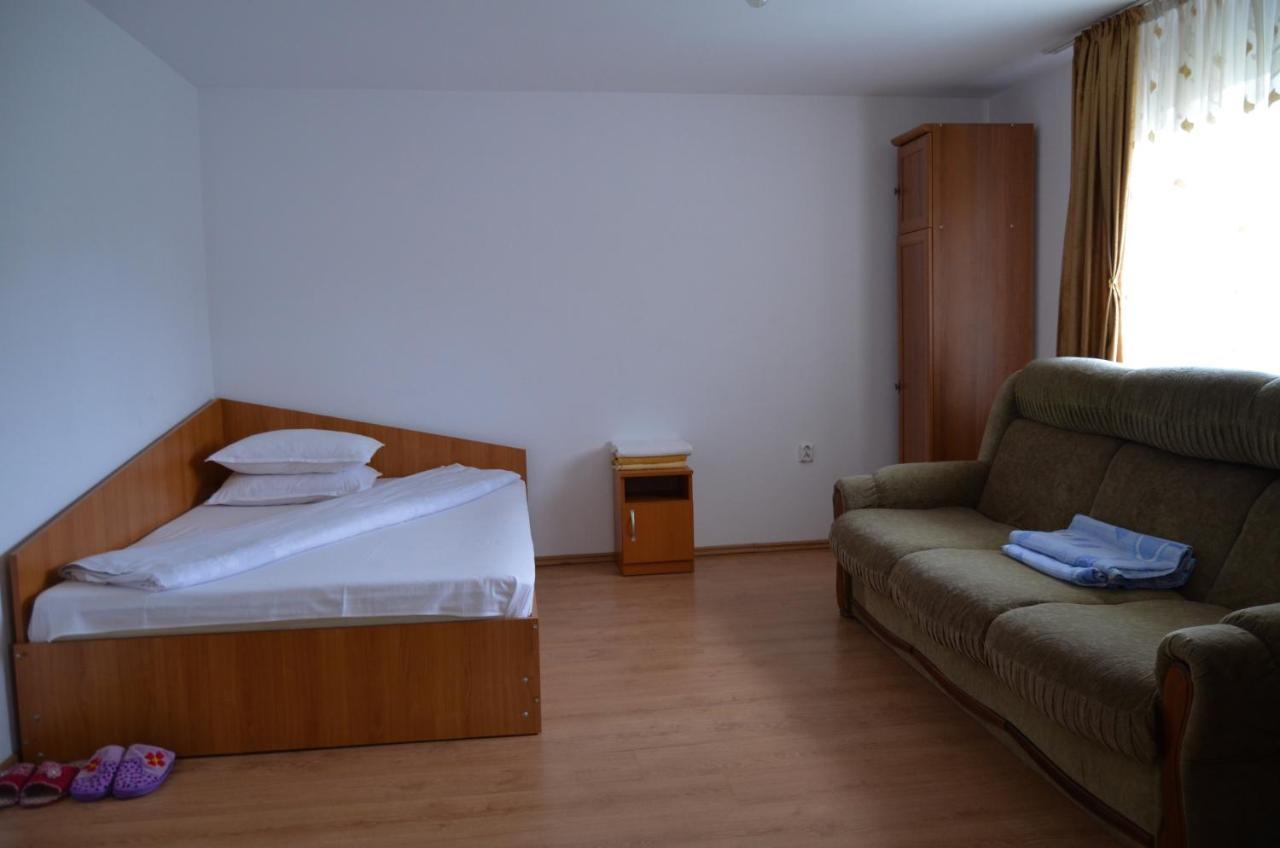 Vila Nadia Hotell Oesti-Paminteni Exteriör bild