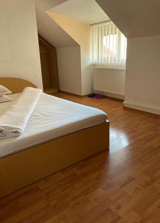 Vila Nadia Hotell Oesti-Paminteni Exteriör bild