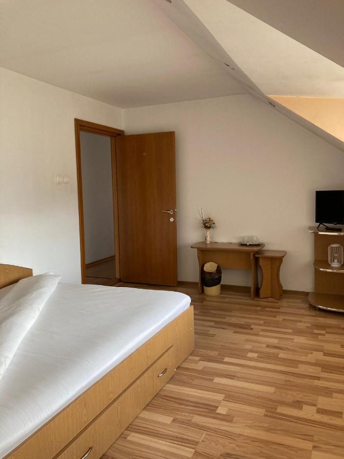 Vila Nadia Hotell Oesti-Paminteni Exteriör bild